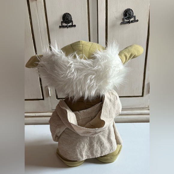 Star Wars Lightsaber Battle Yoda Deluxe 16-Inch Talking
Plush interactive toy